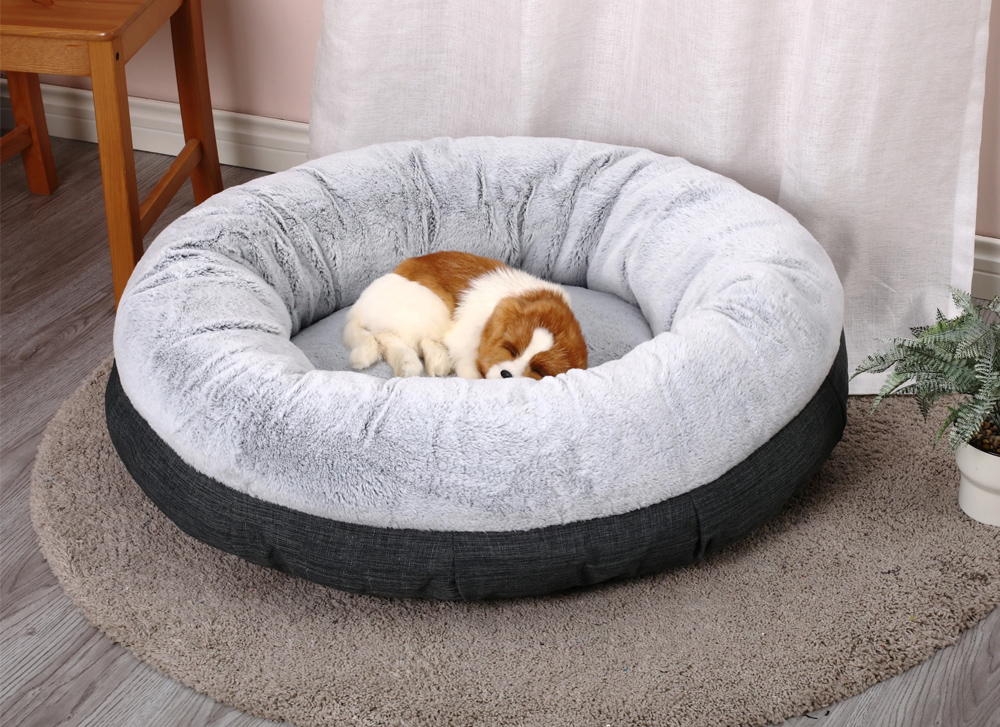 Charlie's Winter Short Plush Round Dog Bed